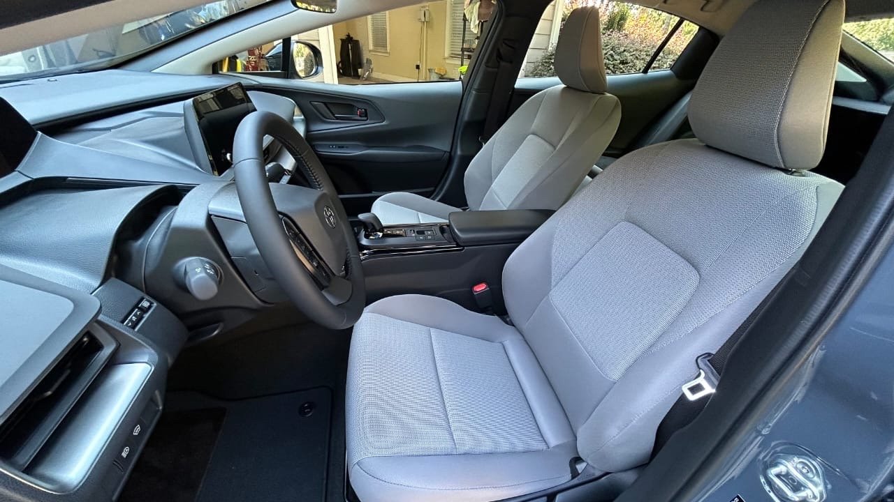 TOYOTA PRIUS 2025