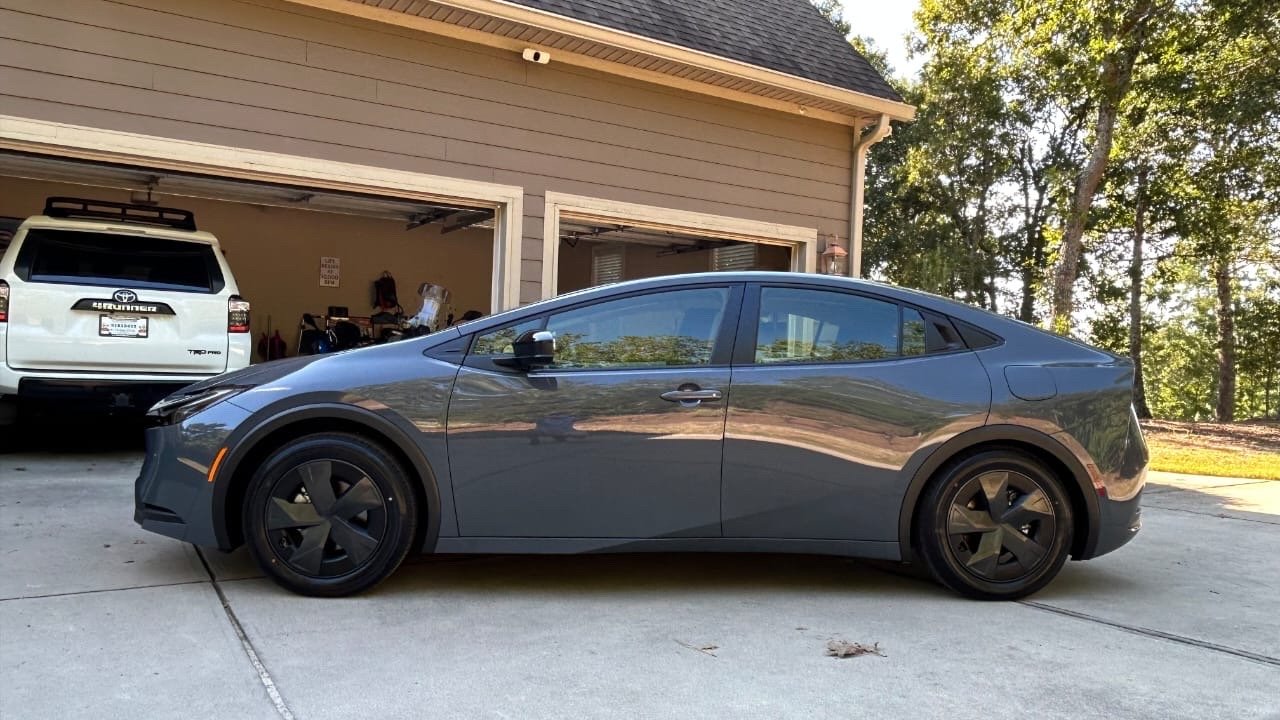 TOYOTA PRIUS 2025